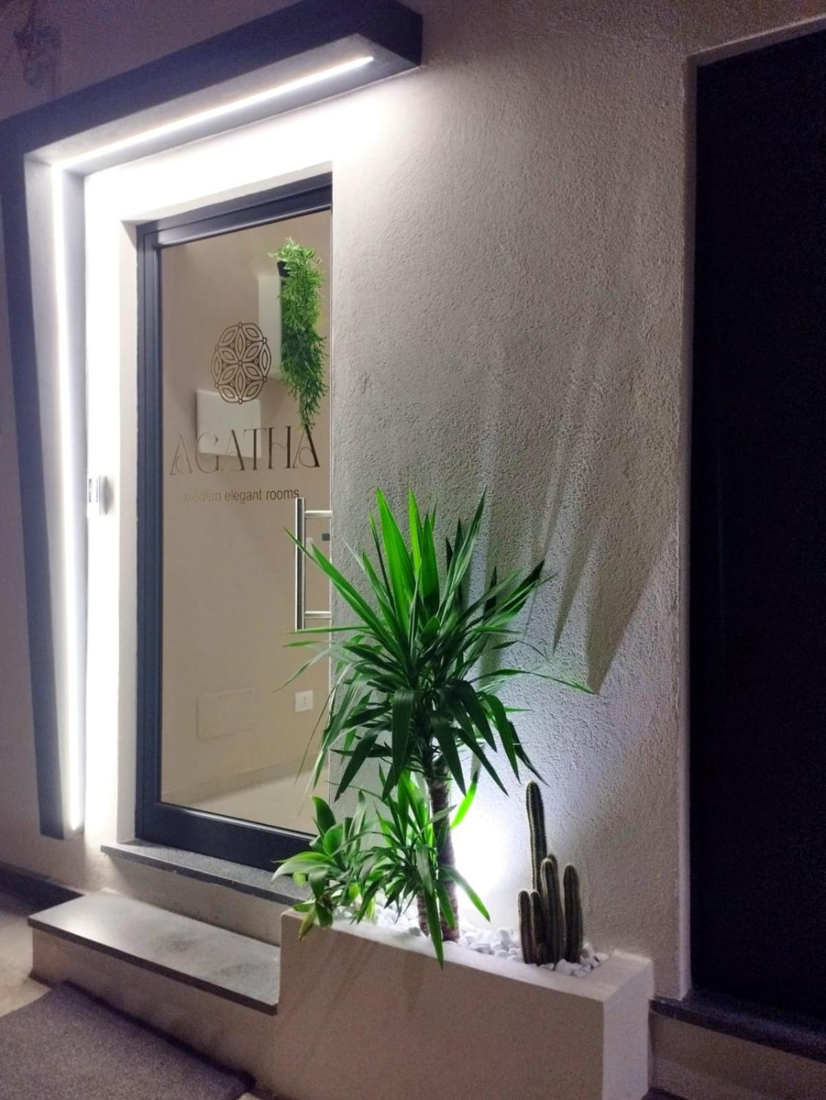 Agatha Modern Elegant Rooms Sant'Agata di Militello Bagian luar foto